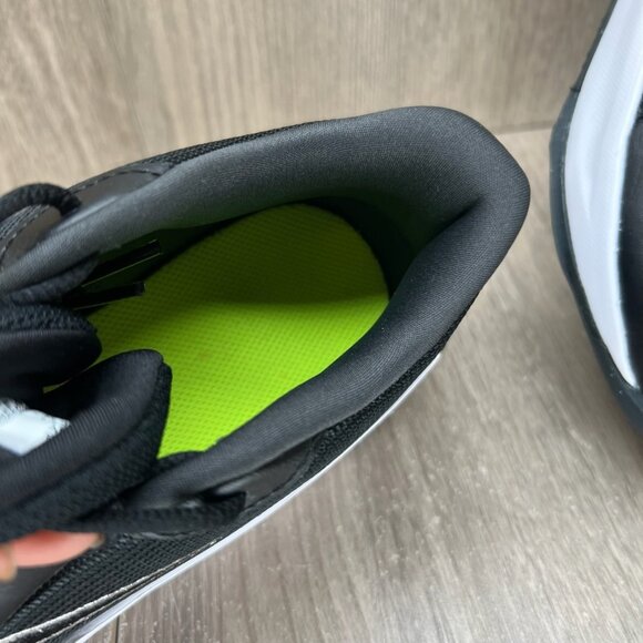 Nike Team Hustle Quick 3 Basketball Shoes Boys 6Y Leather Black Metallic Silver - Picture 9 of 12